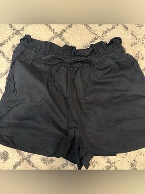 Melrose and Market Black Ruffle Waist Shorts